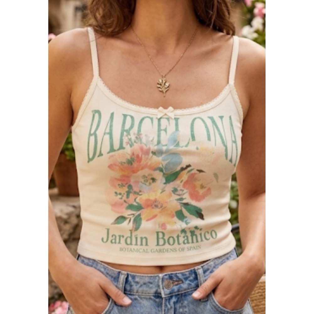 Cotton Studio camisole features a floral graphic and lace trim Size Large
